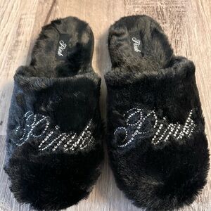 Victoria’s Secret Pink slippers 😍